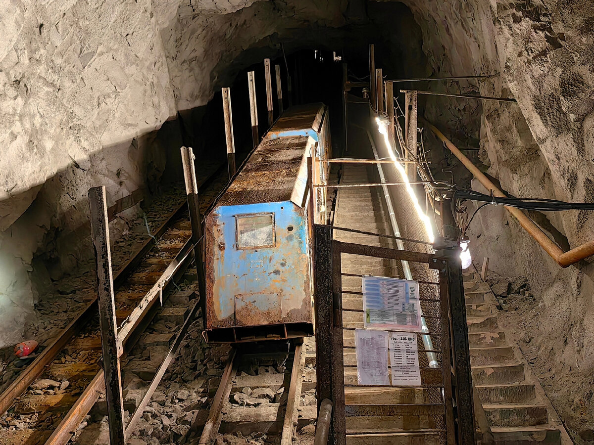 Палладий основные производители. В двух шахтах добывают алюминий и никель. На 2 кг алюминия приходится 1 кг никеля. Запасы и добыча алюминия. В двух шахтах добывают алюминий и никель.