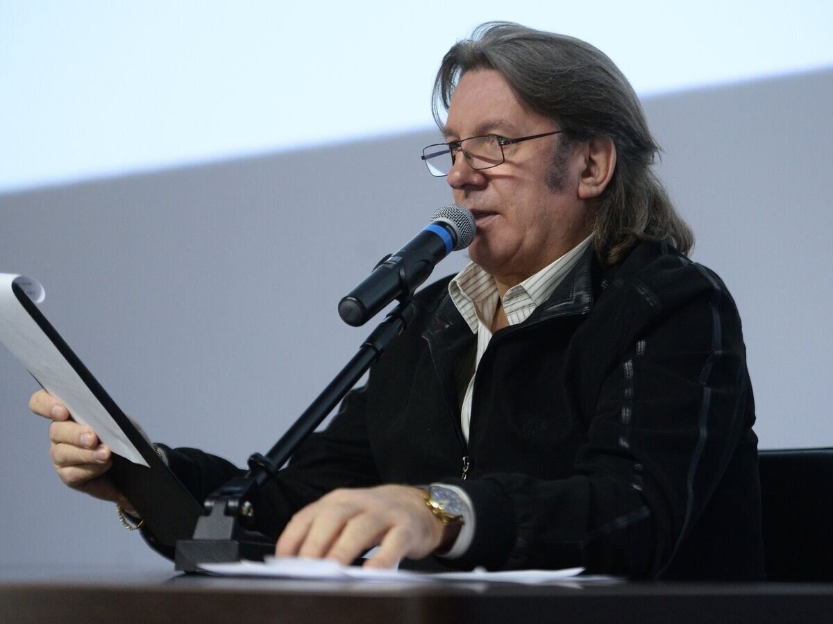 Композитор написал песню музыкант. Поздравления аккордеонисту. Открытки с днем рождения баянисту. Композитор написал песню музыкант. Портрет георгия васильевича свиридова музыканта.