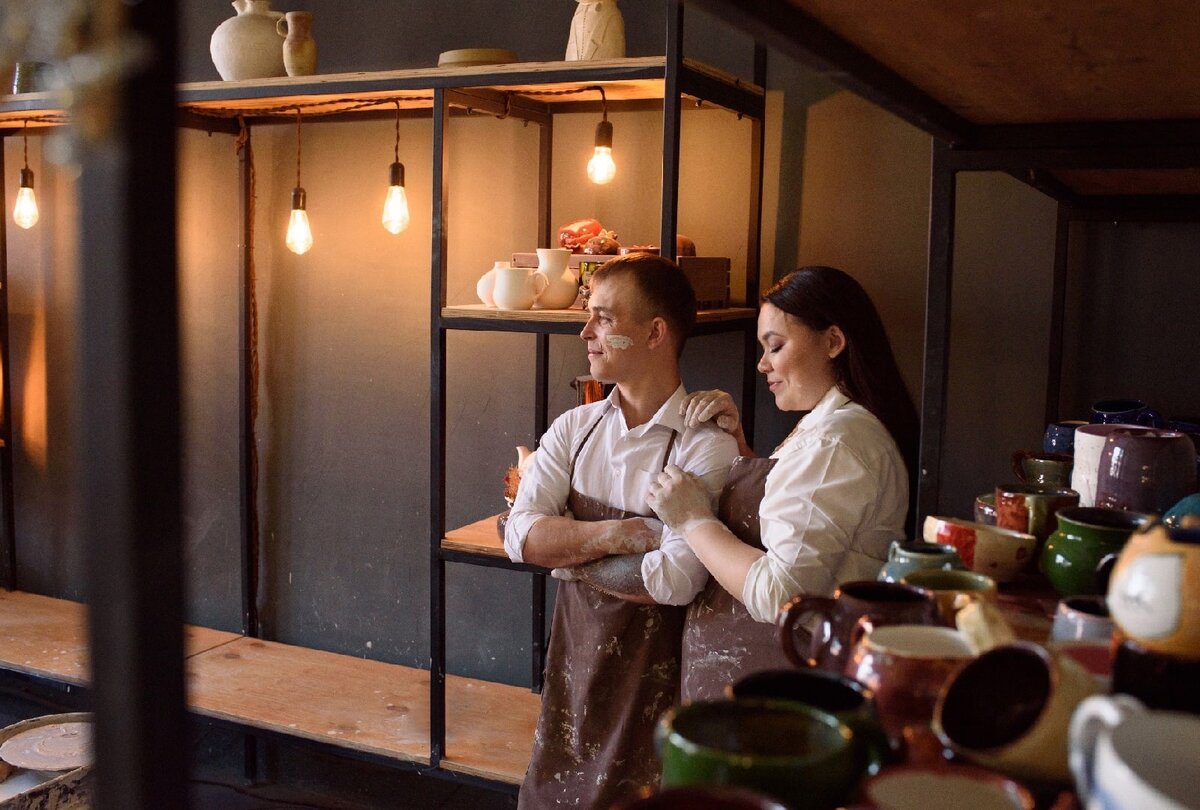 гончарной мастерской «керамика-золотое». художественные мастерские, керамические изделия. керамика гончарка. творческая мастерская в детском саду. художественная керамика терракота.