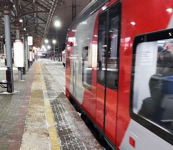 Ведь часто визит к психологу - неочевидный способ решения проблем, еще и затратный. По финансам, по времени. Скорее, мы до последнего будем стараться справиться своими силами или с помощью близких нам людей. И это нормально.