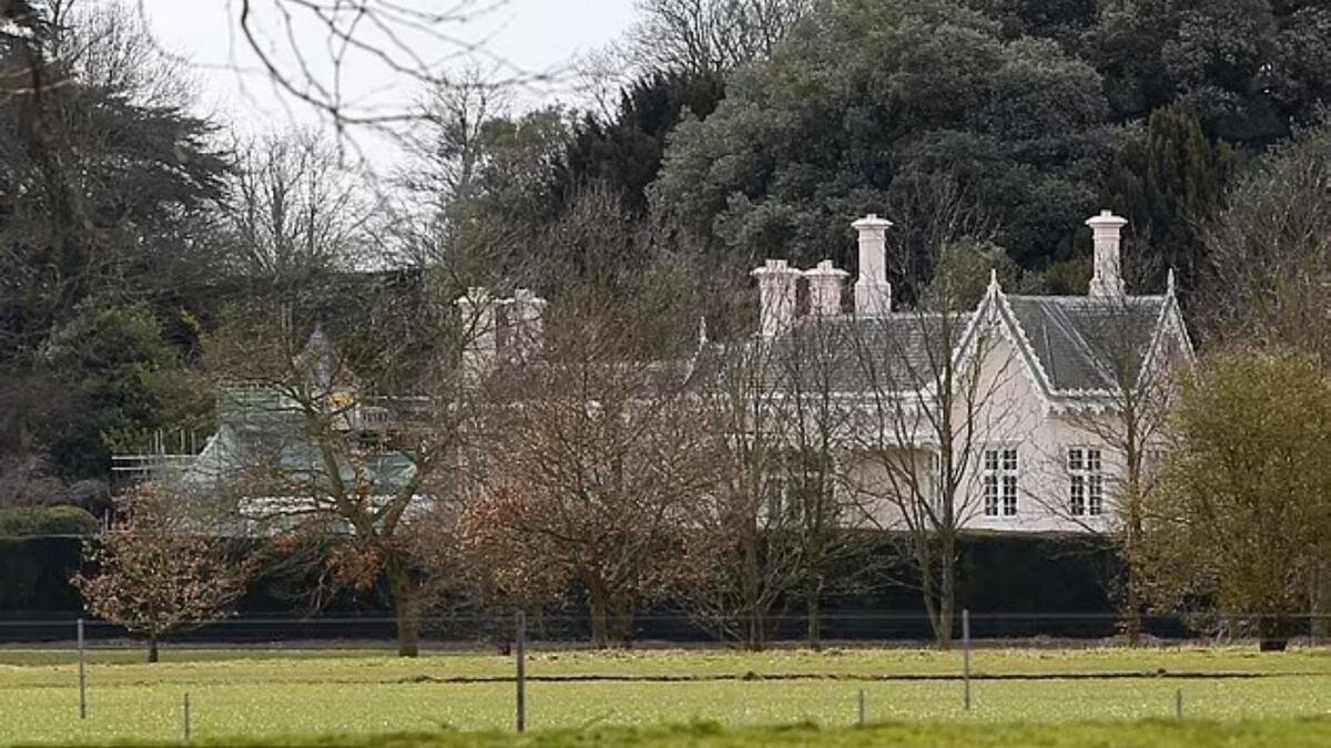    Коттедж «Аделаида» с четырьмя спальнями (на фото), который был недавно отремонтирован и находится в поместье Виндзоров. Фото: matrixpicture.co.uk