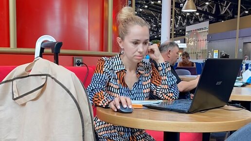 Ничего не успевающий. Много дел одновременно. День трудоголика. Занятая женщина. Многозадачность женщины.