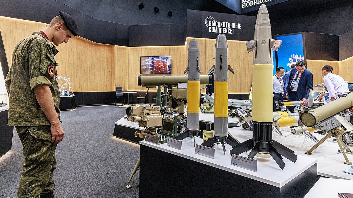 Как управлять ракетой. Как управлять управляемыми ракетами. Птрк 9к11 малютка. 9м133 корнет. Как управлять управляемыми ракетами.