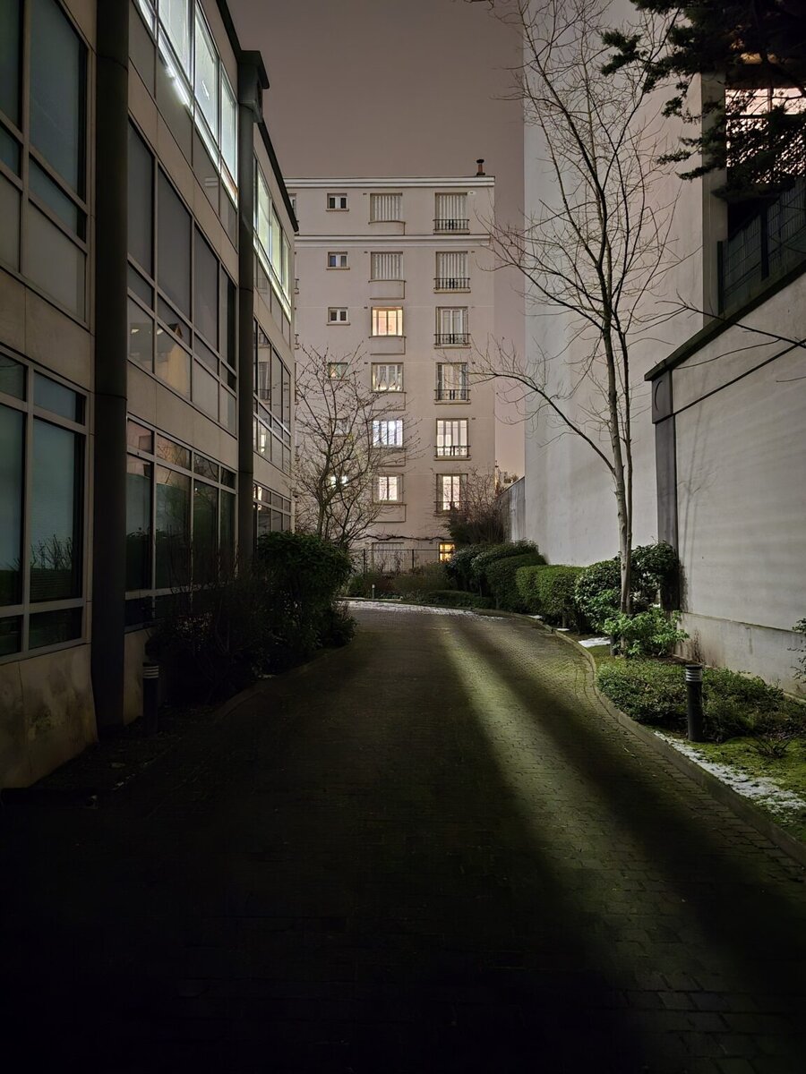 Кнопки на айфоне 12. Iphone 15 яркость. Ayfon 15 pro. Яркость на айфоне. Презентация apple 2021.