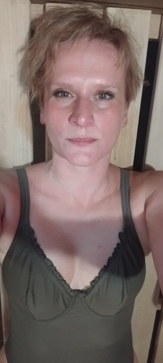 Минутка (на самом деле 40) любви к себе после тяжелого рабочего дня (расслабляюсь в сауне).