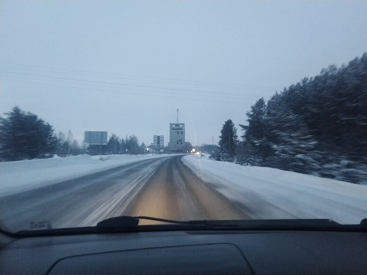 Подьезжаем к Большеречью. Сто тридцать километров позади.