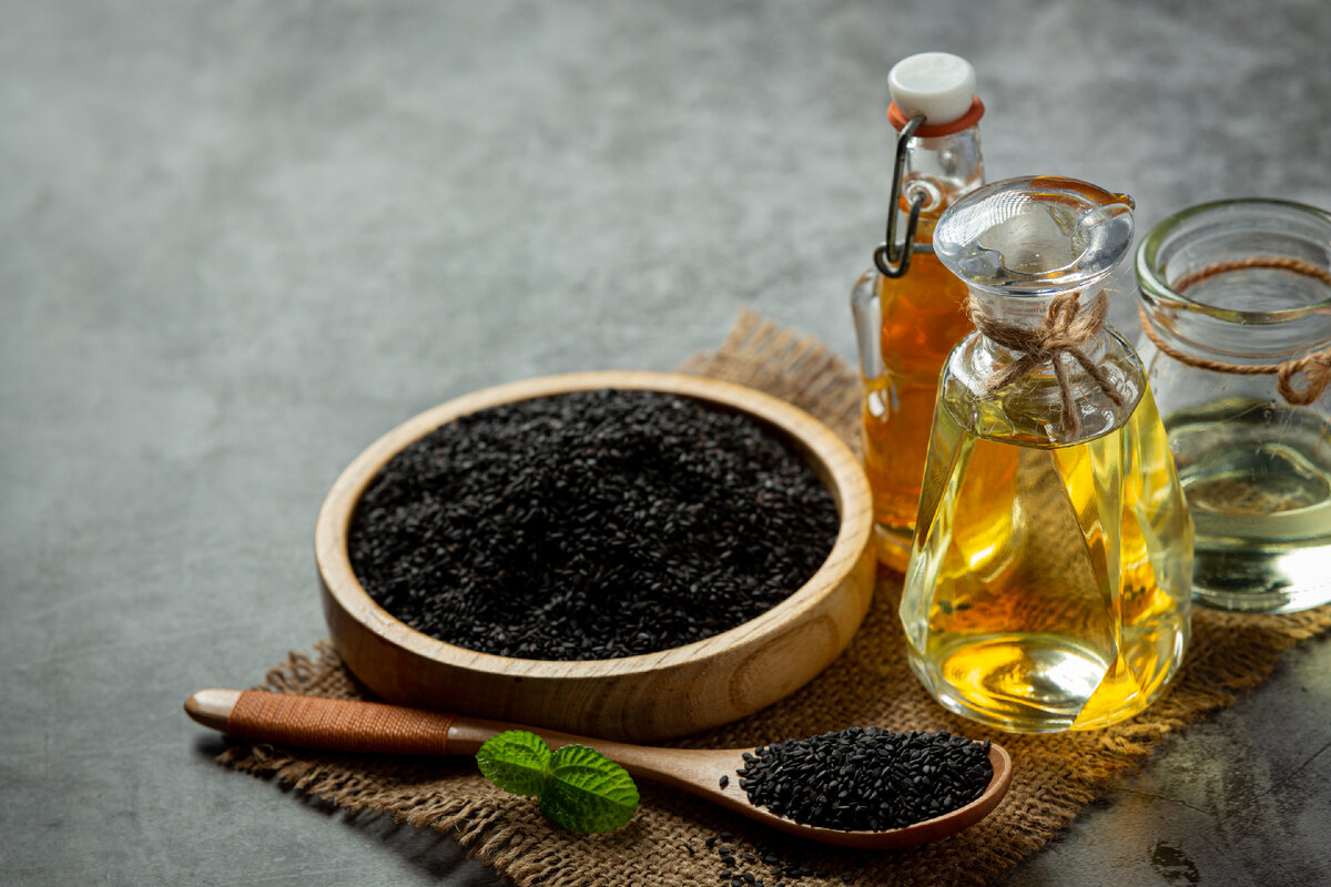 Тмин масло для здоровья. Масло черного тмина. Black cumin Seed Oil. Семя черного тмина. Black Seed Oil Raw.