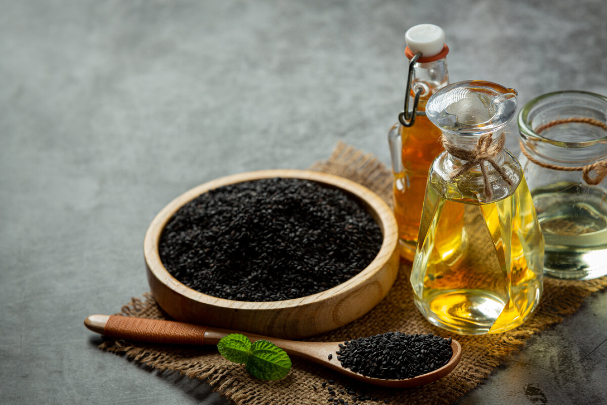 Черный тмин что это. Масло черного тмина. Black cumin Seed Oil. Семя черного тмина. Black Seed Oil Raw.