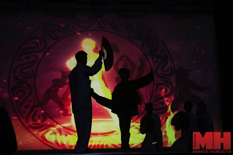 где встретить новый год 2024 в минске. новогодний минск. семейный праздник в новогодней столице. новый год в белоруссии. где встретить новый год 2024 в минске.