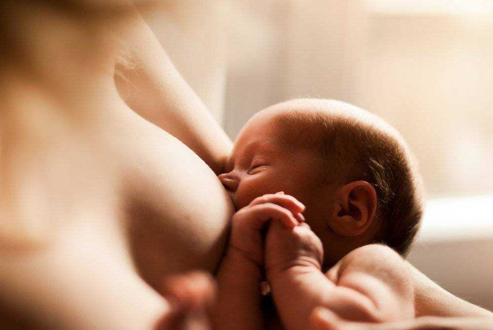 Польза сосания. Грудное вскармливание. Кормление грудью. Кормление ребенка грудью. Грудное вскармливание новорожденных.