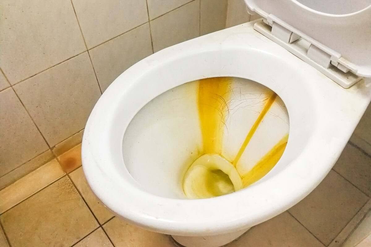 Чем отмыть желтое в ванной. Унитаз. Унитаз с известковым налетом.