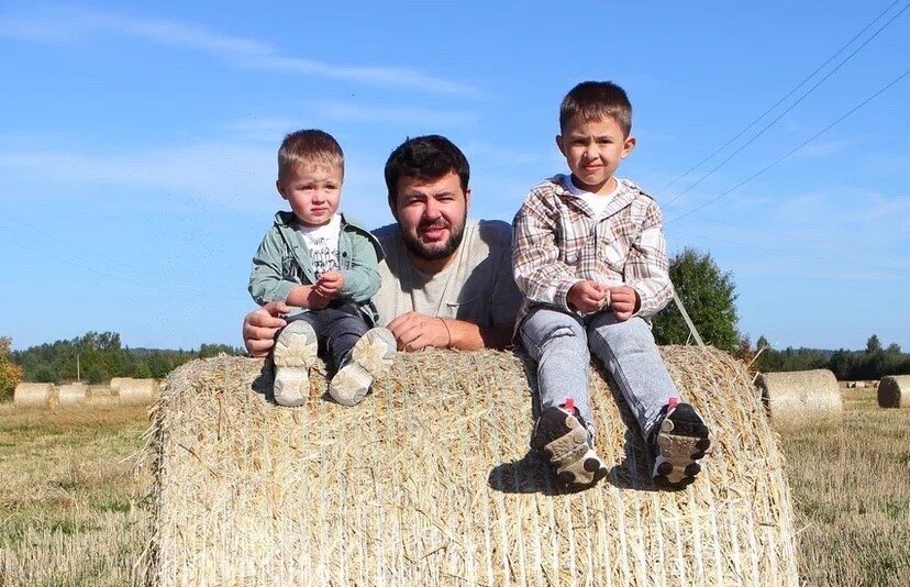 Олег ермаков полиция. Полиции он сын бывшего. Полиции он сын бывшего. Полиции он сын бывшего. Полицейский для детей.