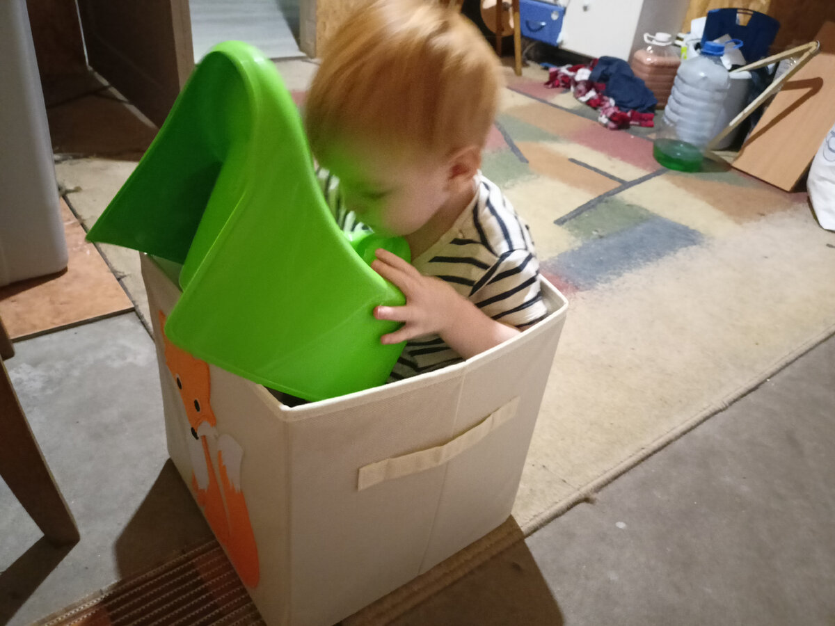 Лёня применяет горшок не по назначению, а по назначению не применяет