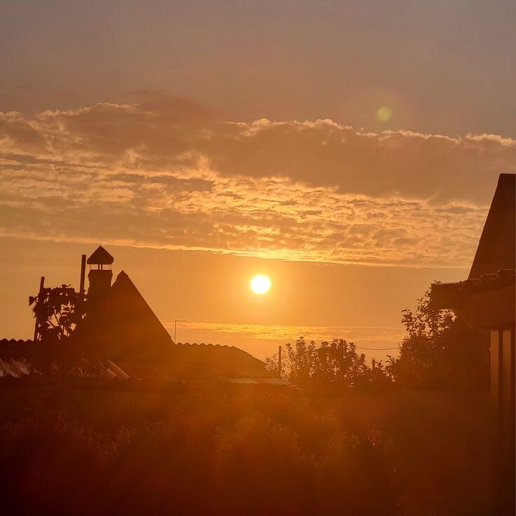 Вот такая красота нас встречала утром!) Мы искупались и пошли дальше. В ромашковое поле, оно было тут не далеко. Ближе к 11 часам мы туда пришли (шли час), и тоже была такая красота поделали много фоток.