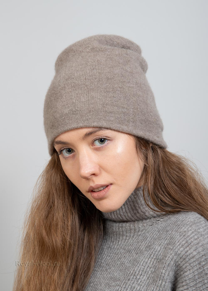 Модные зимние головные уборы. Модные головные уборы осень 2021. Головные уборы шанель 2020. Шапка шанель вязаная. Головные уборы дольче габбана 2020-2021.