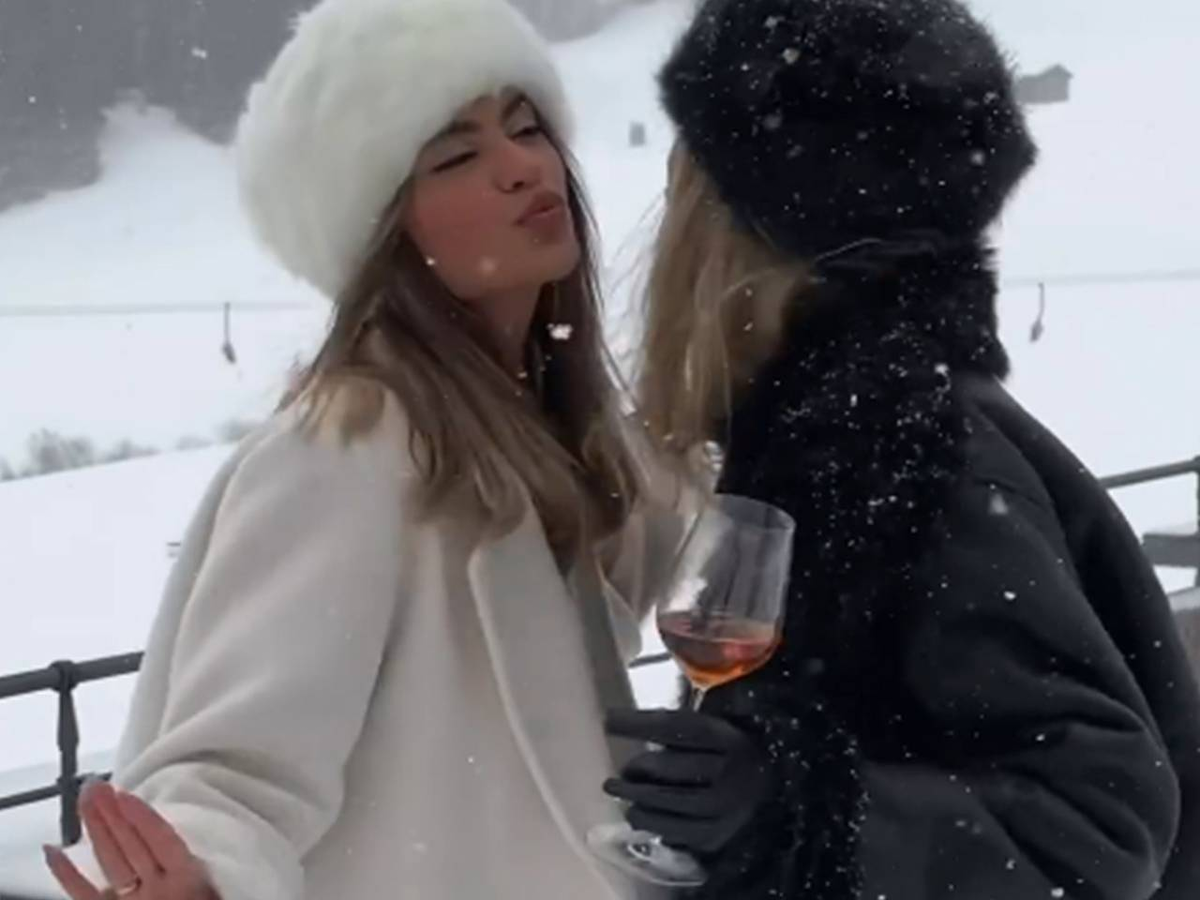 Модные головные уборы для женщин 2022-2023. Тренд в головных уборах 2023. Модные головные уборы 2022 женские осень зима. Модные головы головные уборы 2023. Модные шапки зима 2023.