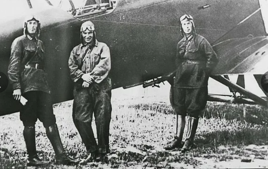 Гагарин первый лётчик. Подвиг валерия чкалова. Профессия летчик испытатель. Белов леонид федорович летчик-испытатель. Роман таскаев летчик.