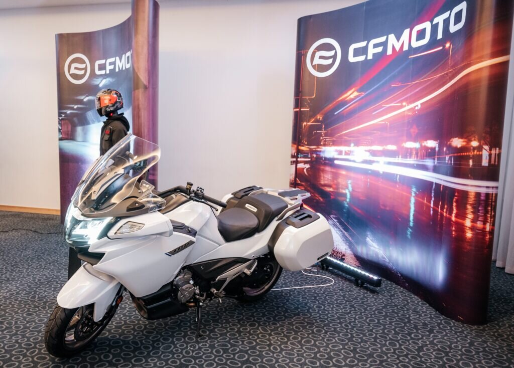 25 января в Санкт-Петербурге состоялась «Конференция Дилеров CFMOTO – 2024». Год стал юбилейным для CFMOTO — компании исполняется 35 лет!-10