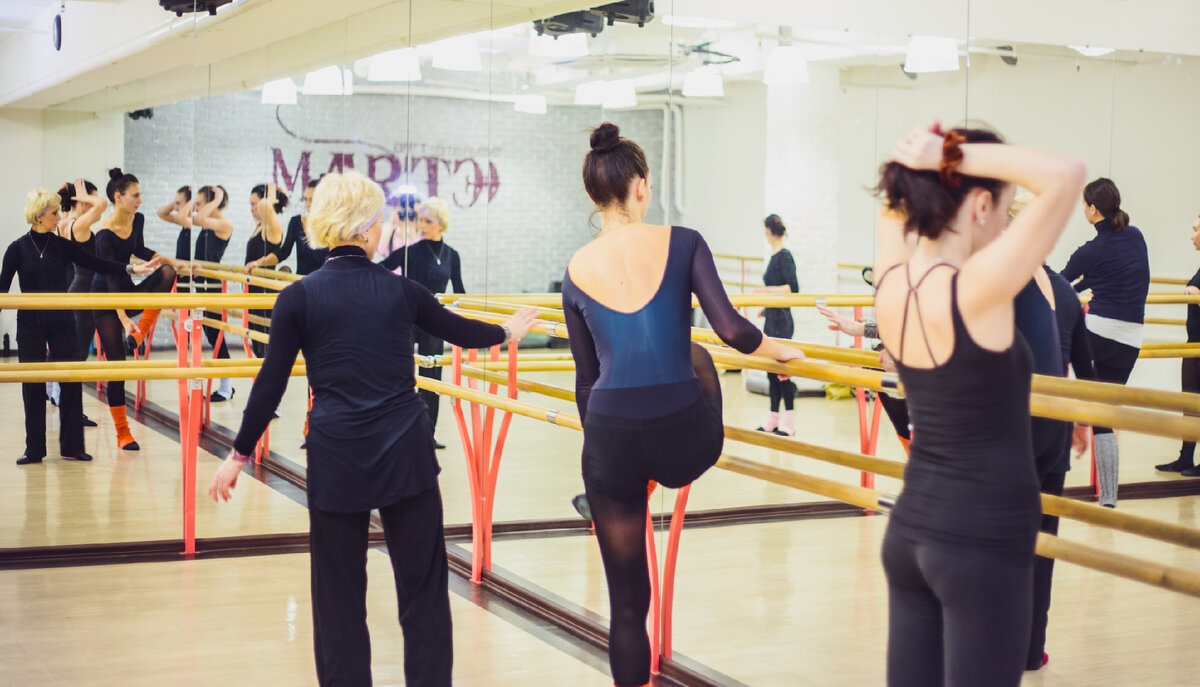 танцевальные направления. джаз танец. танцор в движении. современные танцы. танцы zumba fitness.