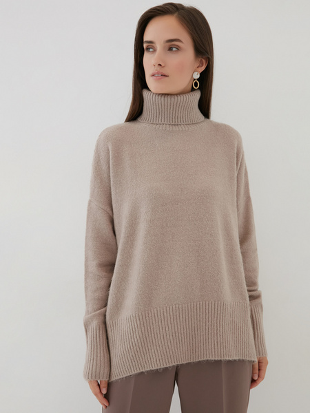 Модные свитера зима. Модный цвет и фасон свитера. Белый объемный свитер. Модный джемпер. Модные зимние свитера женские вязаные.