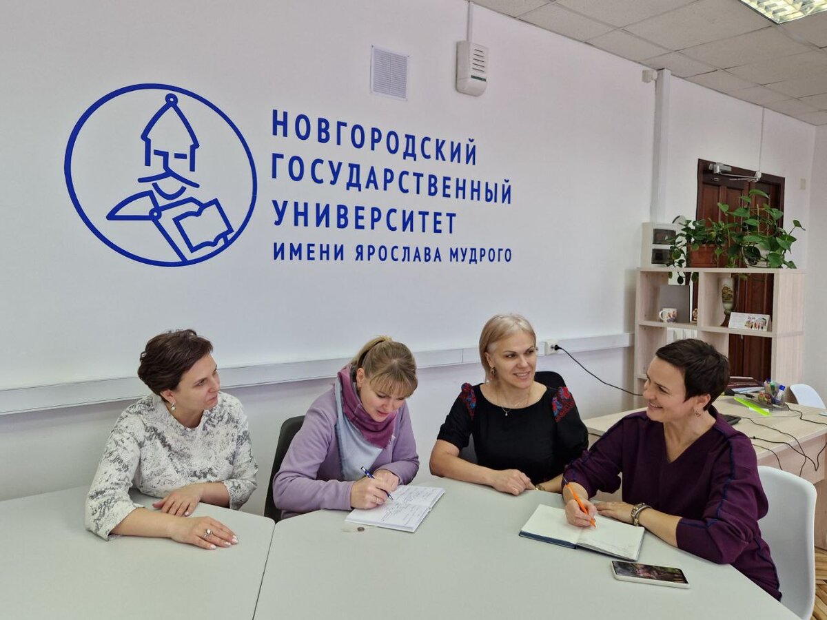 полит. политике в соответствующей направлениям. политике в соответствующей направлениям. основные направления гос политики. основные направления политики государства.