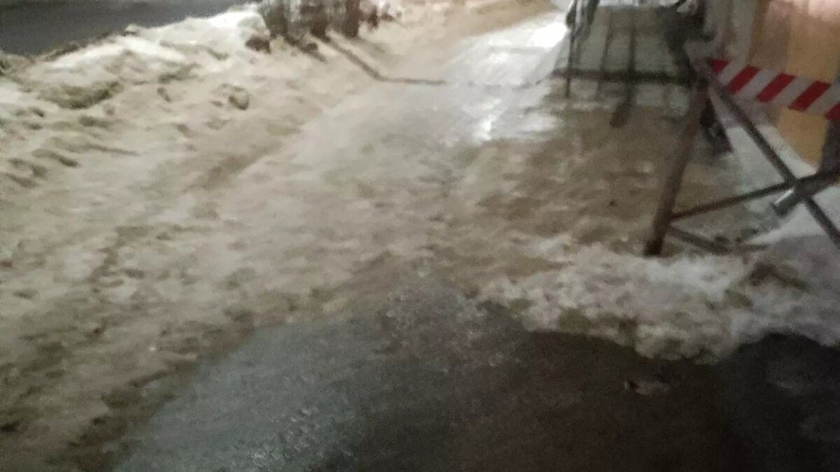     На опасную улицу жаловались несколько дней назад: еще один гневый пост появился в социальной сети.