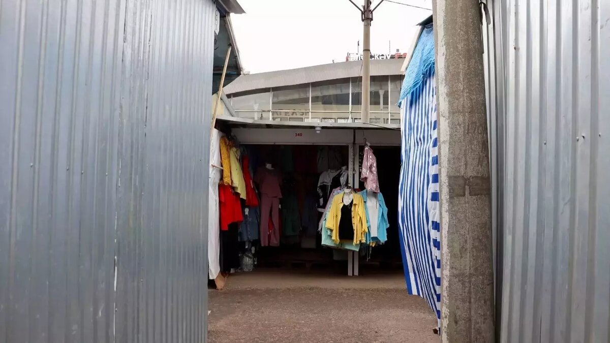     В Казани собираются снести ряд торговых павильонов и зданий общественного питания. Проект комплексного развития территории (КРТ) опубликовали в сборнике документов.