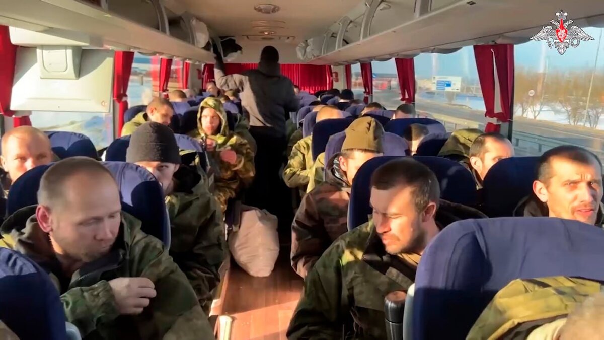 Российские военнопленные после обмена с украинской стороной, 31 января 2024 // AP Photo