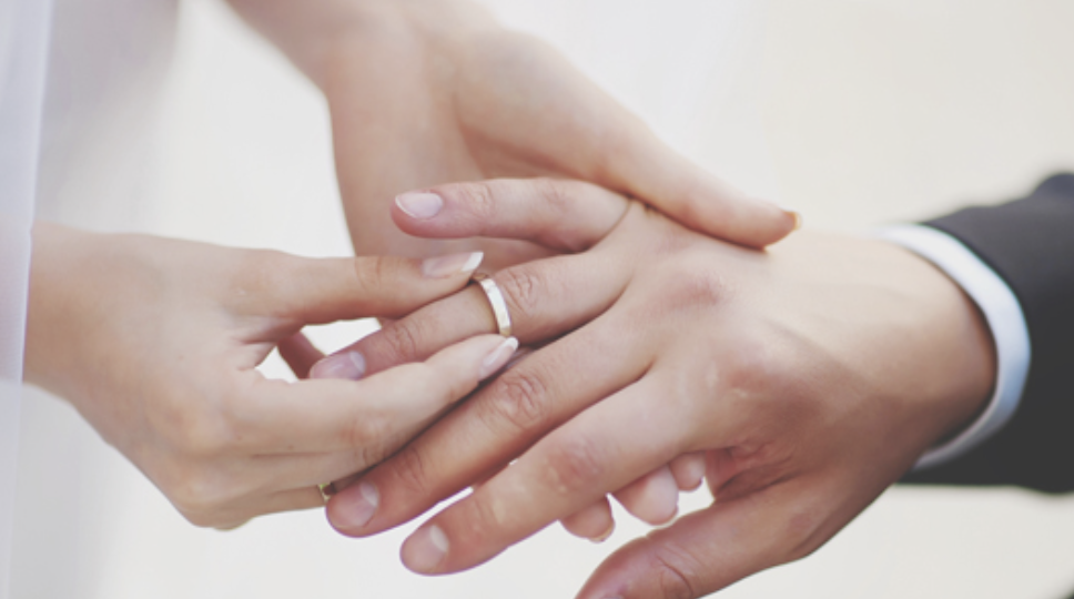 Сожительство могут признать фактическим браком. Законопроект направлен в Госдуму