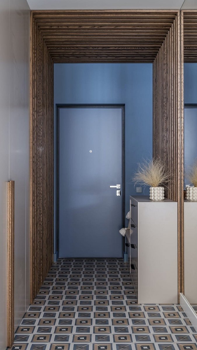 Шкаф-купе komandor версаль. Две двери в прихожую. Прямоугольная прихожая с дверью посередине. Шкаф-купе двухдверный зеркало. Две двери в прихожую.