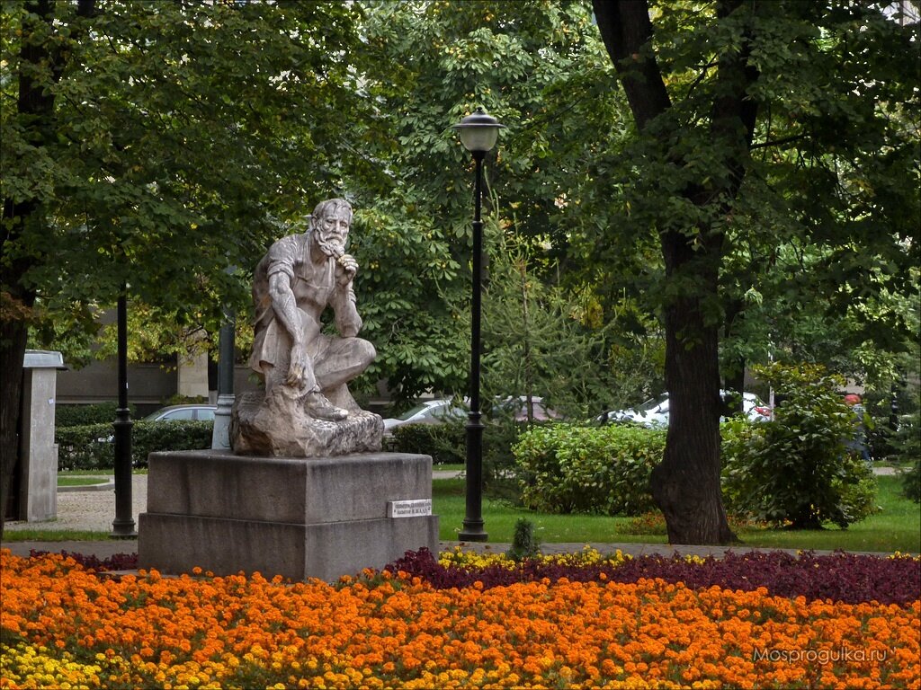 "Сезонник" в Лермонтовском сквере