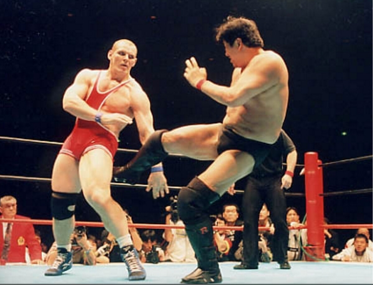 В конце прошлого века мир узнал имя, ставшее синонимом силы и непобедимости - Александр Карелин.-6