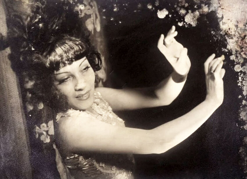 Источник: http://m.kino-teatr.ru/acter/album/483229/1306918.jpg