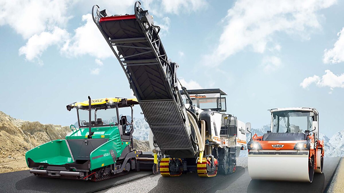 Реконструкция автомобильной дороги. Укладывают асфальт. Строительные компании дорог. Дорожно строительные работы. Реконструкция дороги.