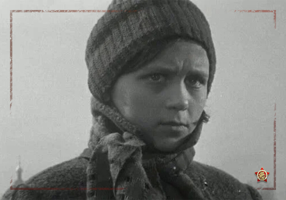 Не по зимнему. Прогулка в зимнем лесу. Человек зимой в фортах. Сильный мороз. Не по зимнему.