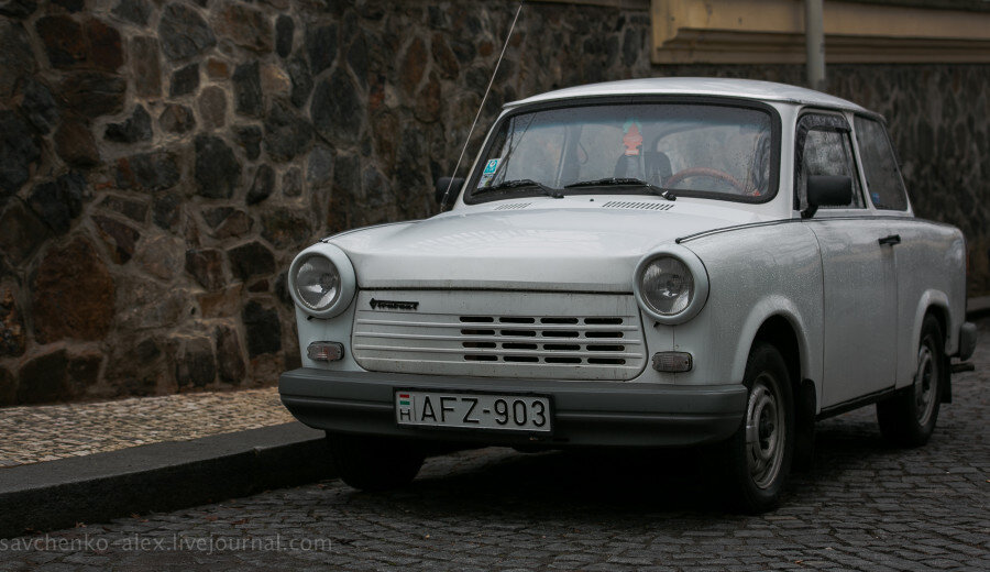 Прага относится к тем городам, которыми невозможно  налюбоваться.  
Целую неделю достопримечательности Праги тебя изумляют, радуют и восхищают.
Целую неделю жалко тратить время посиделок в отеле, потому что хочется как можно больше посмотреть, как можно дольше постоять на Карловом мосту и как можно глубже впитать в себя атмосферу старого города... 