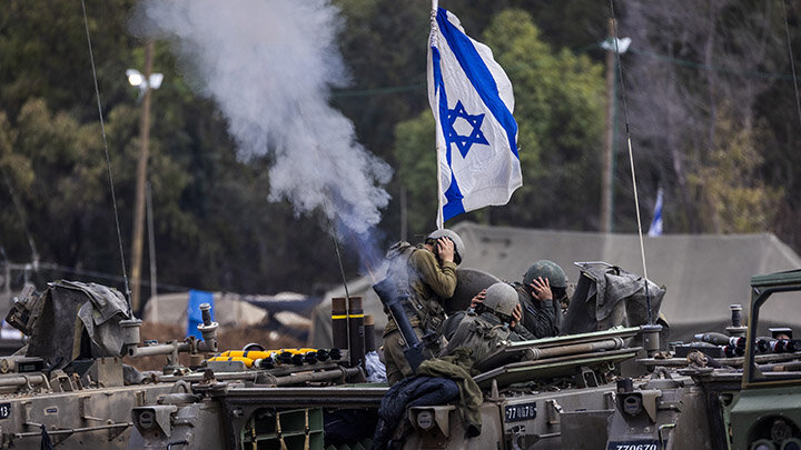 ИЗРАИЛЬ В ТЕЧЕНИЕ ПОЧТИ ЧЕТЫРЁХ МЕСЯЦЕВ НЕ ТОЛЬКО НЕ СМОГ ЗАХВАТИТЬ ГАЗУ И РАЗБИТЬ БАЗИРУЮЩУЮСЯ ТАМ ПАЛЕСТИНСКУЮ ГРУППИРОВКУ ХАМАС, НО И ВЫВОДИТ СЕЙЧАС ИЗ НЕПОКОРНОГО АНКЛАВА СВОИ ИЗРЯДНО ПОТРЁПАННЫЕ ВОЙСКА.