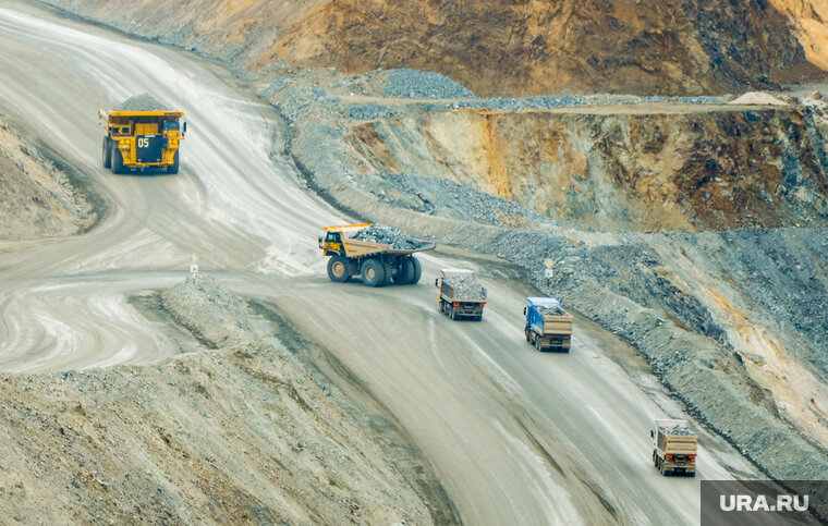 Старатели добыча золота. Тонна золота. Добываем золото. Магадан полезные ископаемые. Россыпные месторождения золота.