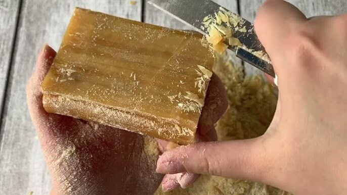 мытье рук с мылом. можно ли мыть рану мылом. вымыть руки с мылом под проточной водой. польза хозяйственного мыла. гигиена рук.