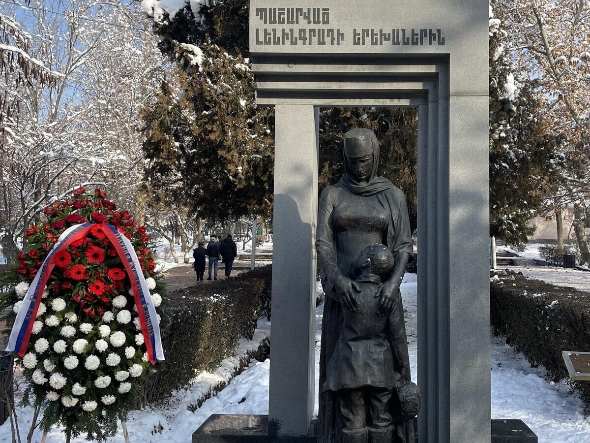    Памятник детям блокадного Ленинграда в ЕреванеCC BY-SA 4.0 / Well-read MountainMan (cropped) / Детям блокадного Ленинграда