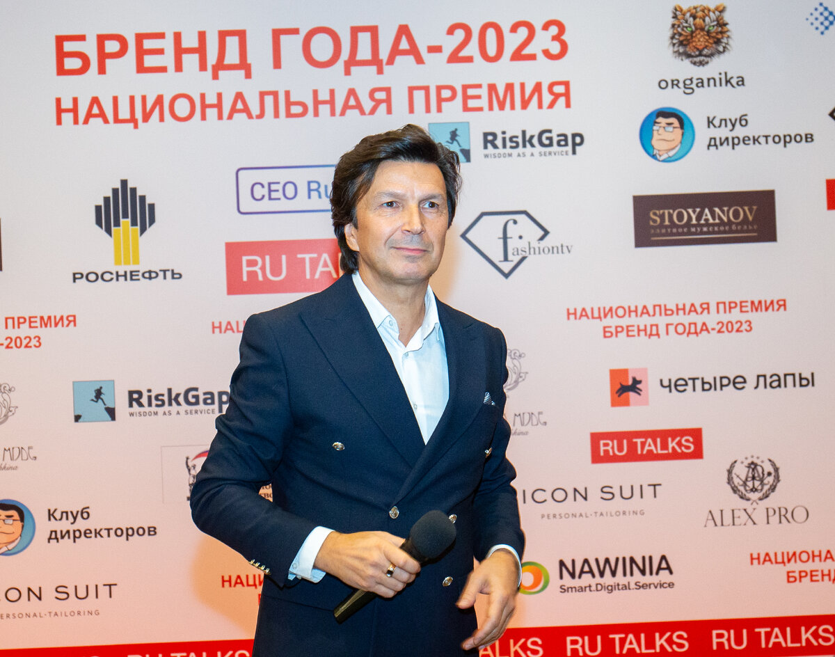 бренд года - национальная премия: "Четыре Лапы" - крупнейшая розничная сеть зоомагазинов