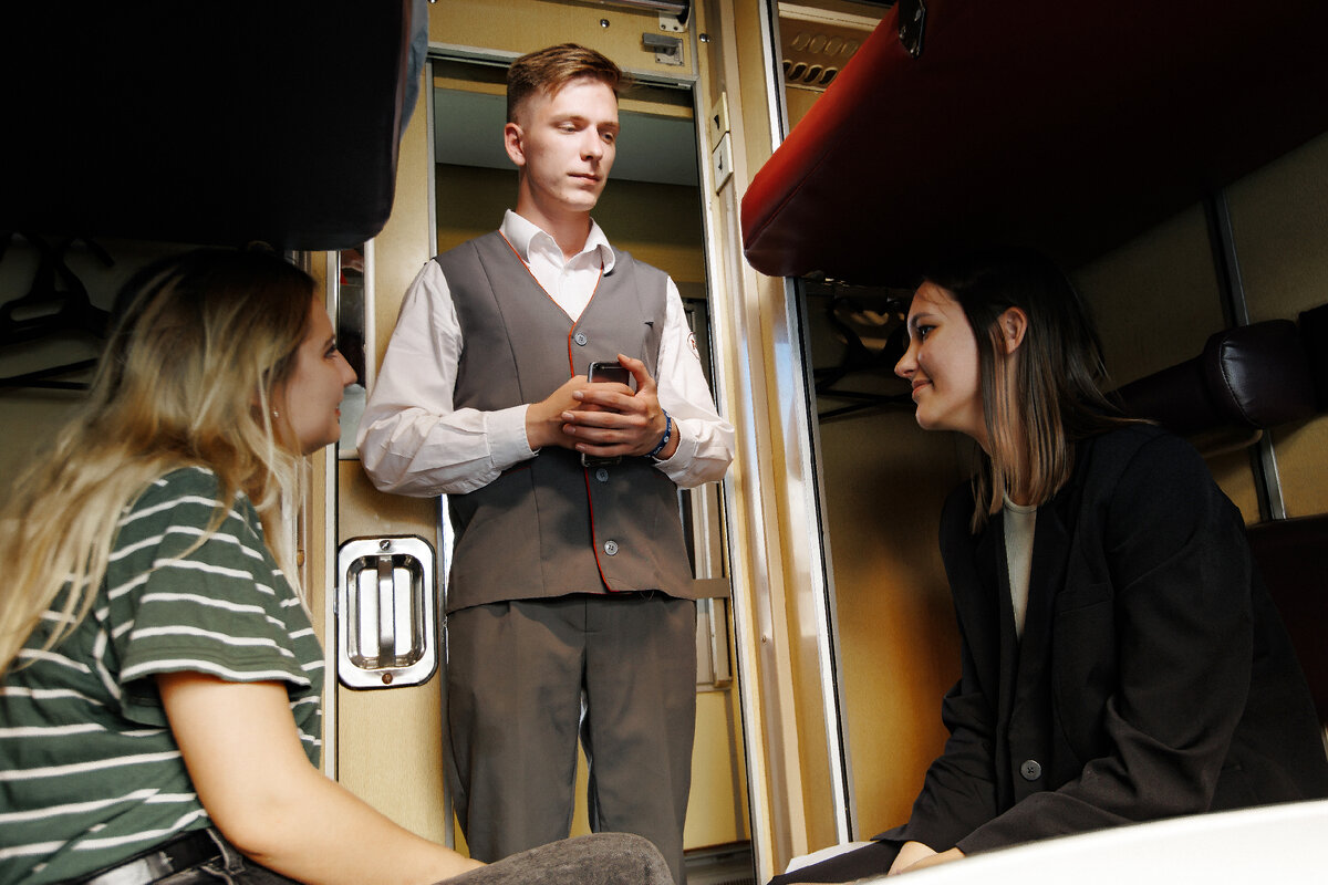 давай уедем. хочется свалить в закат. хочется улететь. улетаюший самолёт с цитатой. хочется уехать.