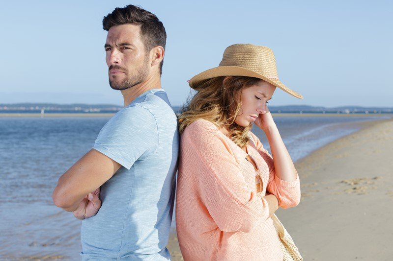 Джерард батлер фильмы 2022. Смертельная тоска фильм 2015. Мужики сильны они могут все женщины песня. Далекая любовь. Мужчина и женщина любовь.