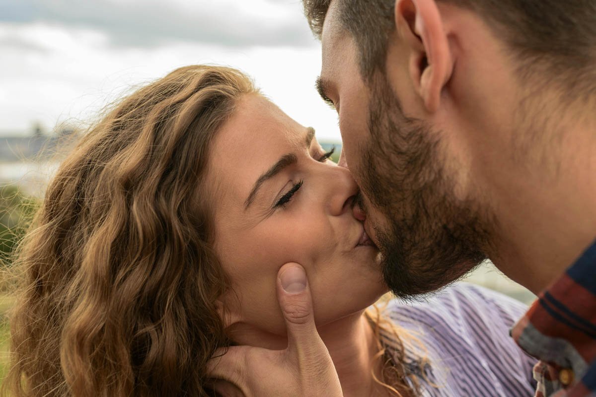 Анекдоты про замуж. Предложение руки и сердца. Мужчина делает предложение женщине. Смешные цитаты про свадьбу. Она сказала ему нет и жил он долго и счастливо.