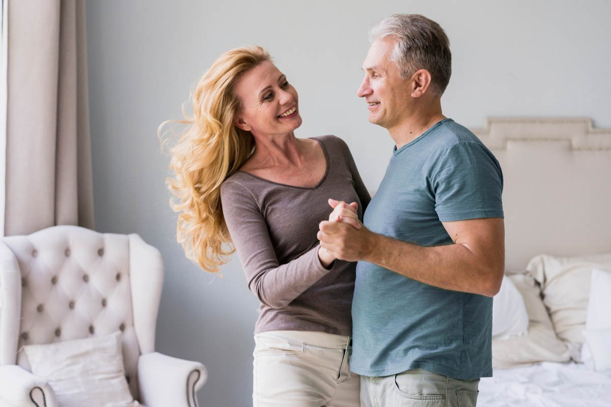 как женщины проверяют мужчин в отношениях. антонио гиллем (antonio guillem). супружеские отношения в постели. бесплодие у пары. супружеская измена.