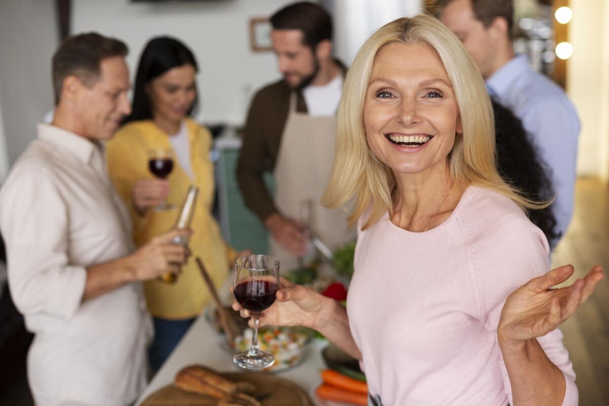 мама и девочка подросток. мама и дочка. захотел маму девушки. фотосессия с мамой взрослая дочь. семья взрослые дети.