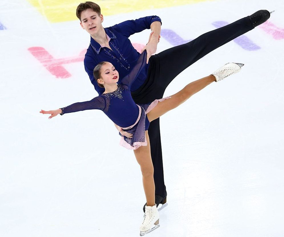 Аргентинское танго дмитрий васин. Кизомба танец страсти. Ксандер париш танцовщик. Танцующая пара. Танец 2 пар.