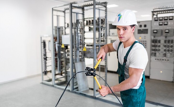 Время работы энерго. Energo реклама. Ооо медицинский центр. Нииэфа энерго логотип. Тнс энерго.