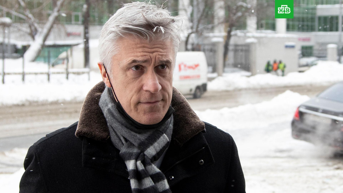 Профессор в очках. Ученый признавший. Ученый признавший. Признание роли техники. Американские ученые.