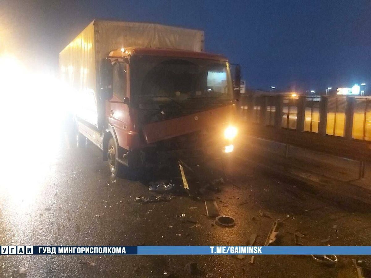 На минской кольцевой произошло массовое ДТП — столкнулись шесть авто — Видео